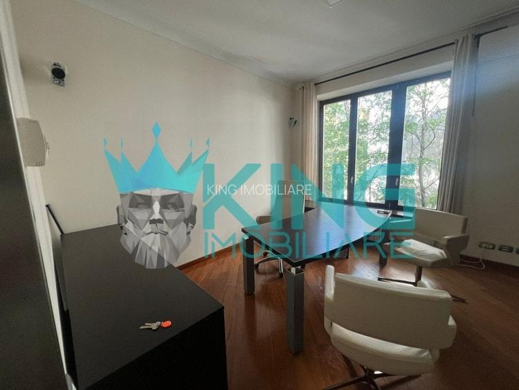 Apartament cu 5 camere semidecomandat, mobilat în Calea Victoriei Apartament cu 5 camere semidecomandat, mobilat în Calea Victoriei
