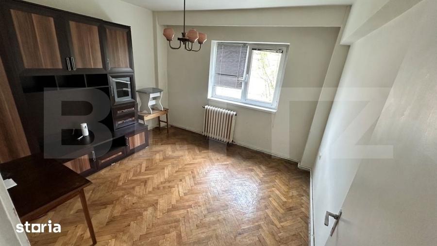 Apartament cu 4 camere decomandat în Central