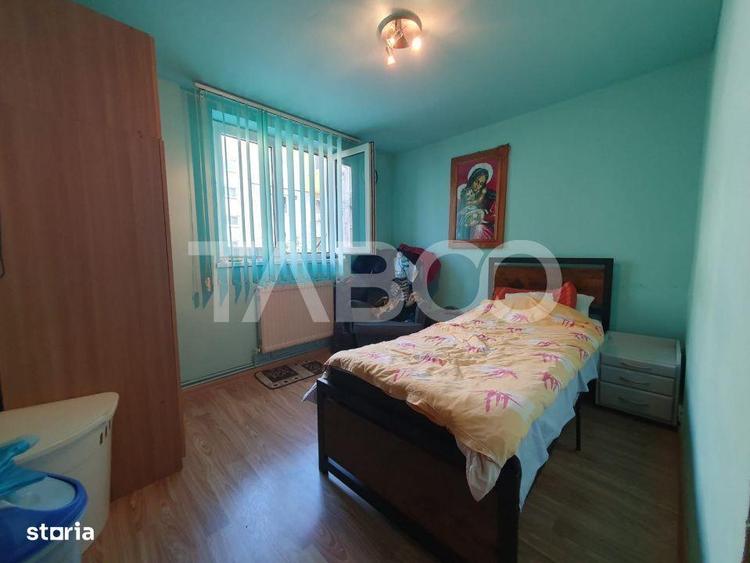 Apartament de vanzare 2 camere semidecomandat zona 13 Decembrie - 5