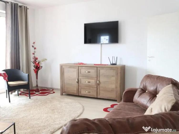 Apartament cu 2 camere, decomandat - zona Avantgarden - 1