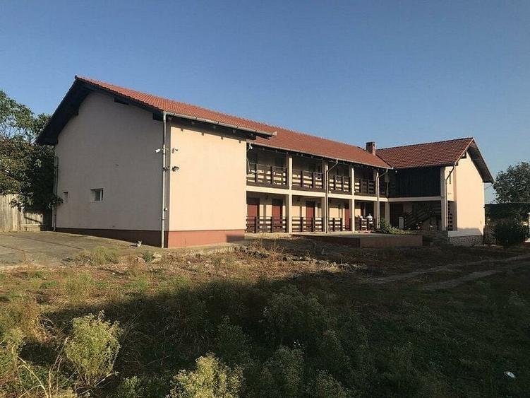 Oportunitate de investitie, o cladire D+P+M rustica in comuna Pischia - 3