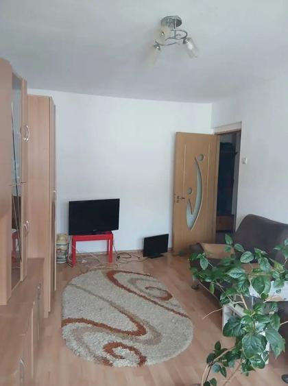 Vand apartament cu 2 camere decomandat Strada Oituz 3 - 4
