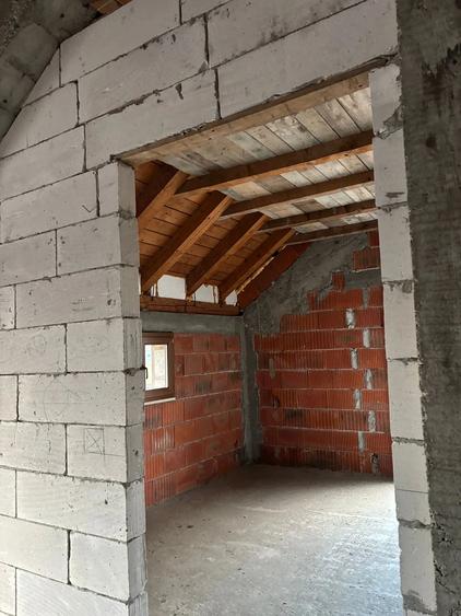 Casă cu Teren 700 Mp în Central