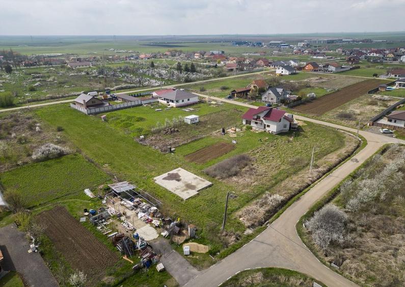 Teren intravilan cu funda?ie in Frumuseni - 23