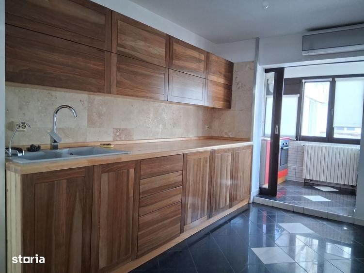 Apartament cu 4 camere în Crângași