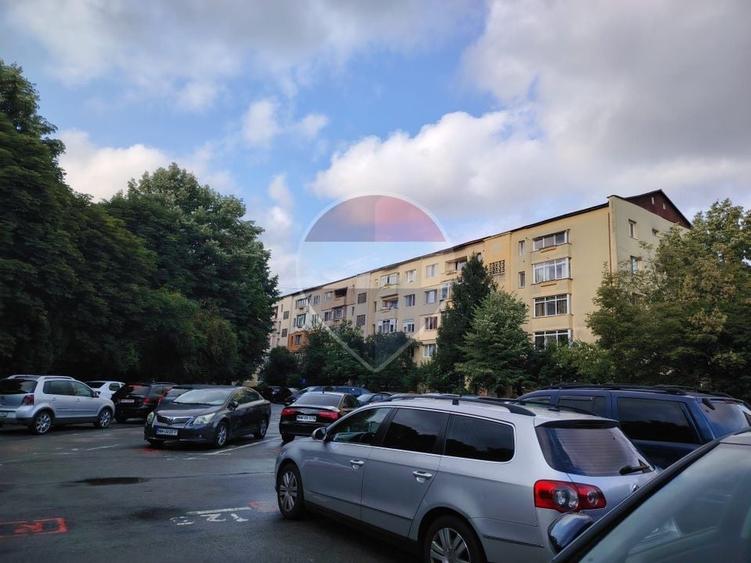 Apartament cu 3 camere decomandat, mobilat în Săsar