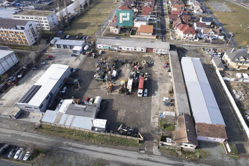 Teren intravilan 6.555 mp cu hală industrială - 2