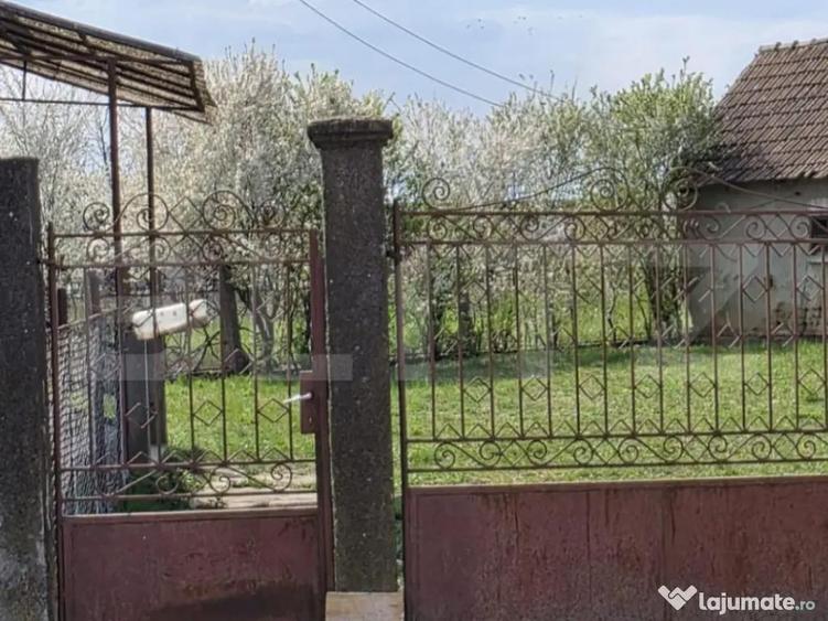 Casa de vanzare cu 2 camere,80 mp,zona sat Ambud comuna Paul - 1