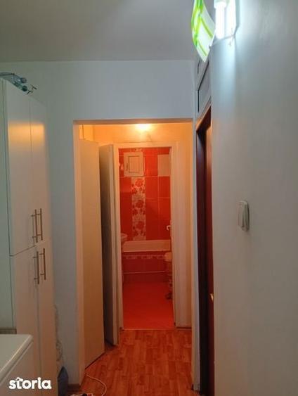 Inchiriez apartament in Rovinari - 2