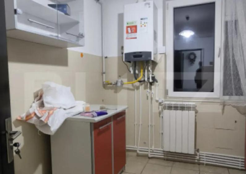 Apartament 2 camere, decomandat, etaj intermediar, zona Poli - 2