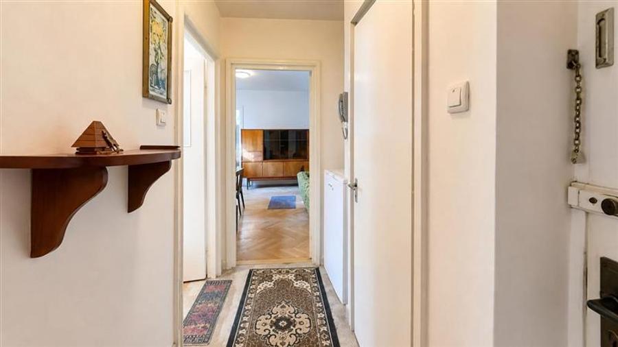 Apartament cu 2 camere nedecomandat, mobilat în Libertății