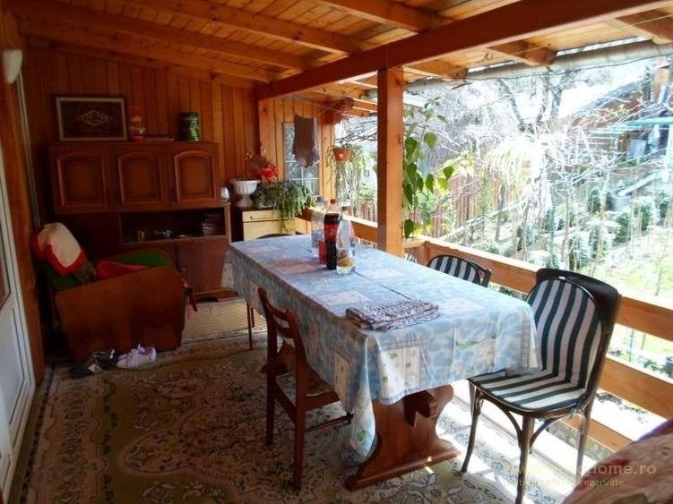 Duplex cu 7 camere cu Canalizare în Central