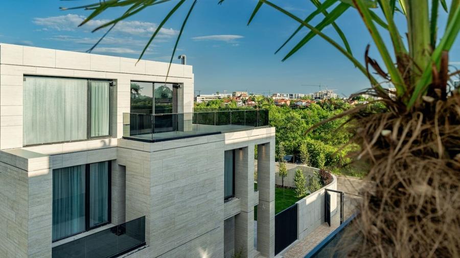 Casă individuală cu 6 camere cu Piscina în Băneasa