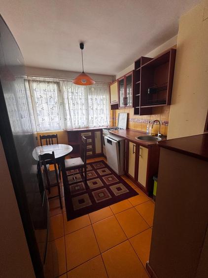 Apartament cu 3 camere semidecomandat în Vatra Luminoasă