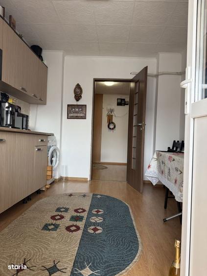 Apartament cu 4 camere semidecomandat, mobilat în Crângași