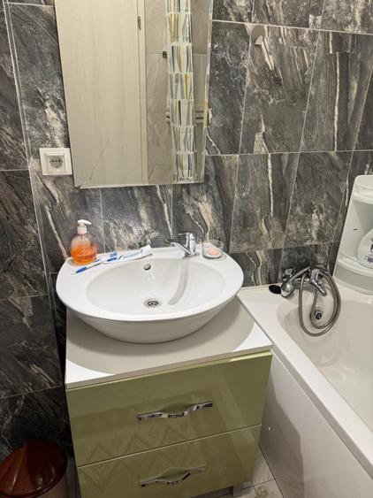 Apartament cu 2 camere decomandat în Berceni