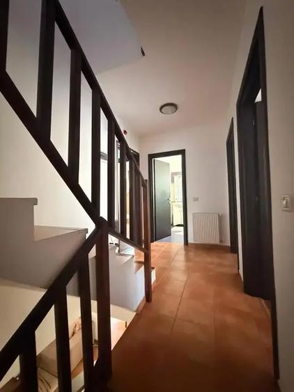Duplex cu 6 camere cu Canalizare în Mogoșoaia