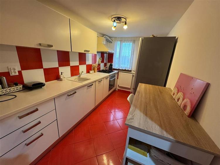 Apartament cu 2 camere decomandat, mobilat în Obor