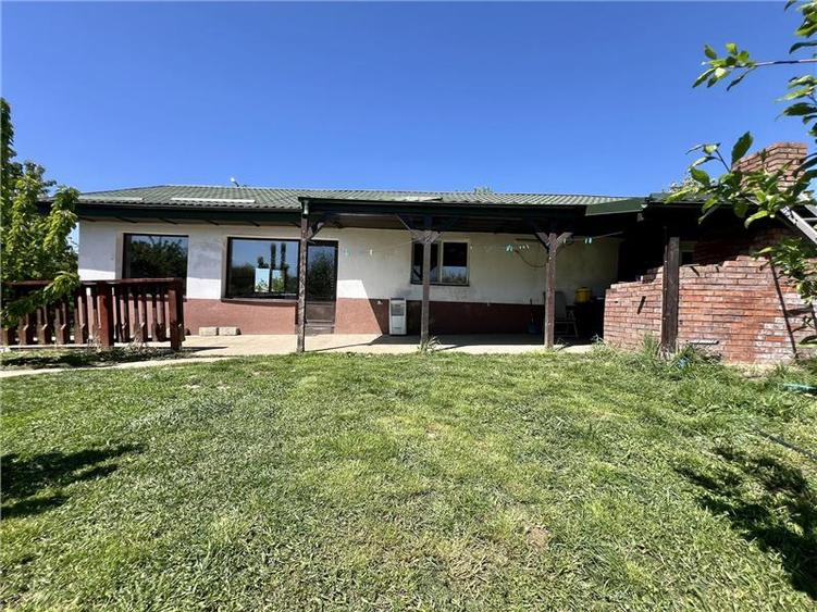 Casă cu 3 camere cu Teren 1200 Mp în Bârnova