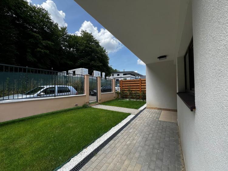 Duplex cu 4 camere cu Canalizare în Florești