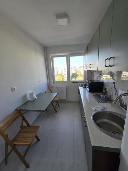 Apartament cu 3 camere semidecomandat în Dristor