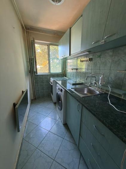 Apartament cu 2 camere semidecomandat, mobilat în Republicii
