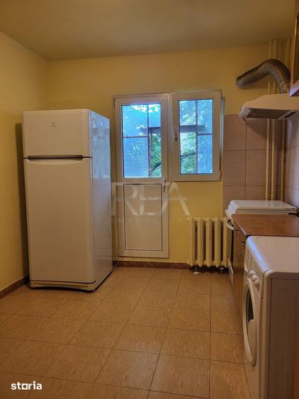 Apartament cu 4 camere semidecomandat, mobilat în Militari