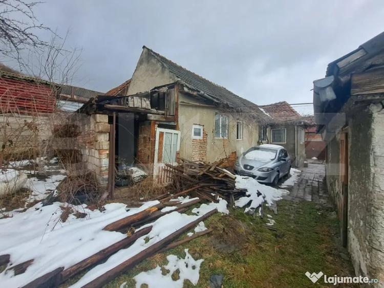 Casă cu 2 camere cu Teren 1400 Mp în Central