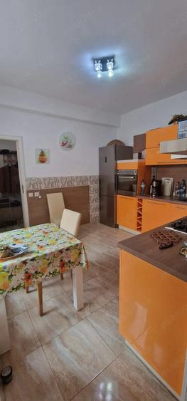 Casă cu 6 camere cu Teren 150 Mp în Central
