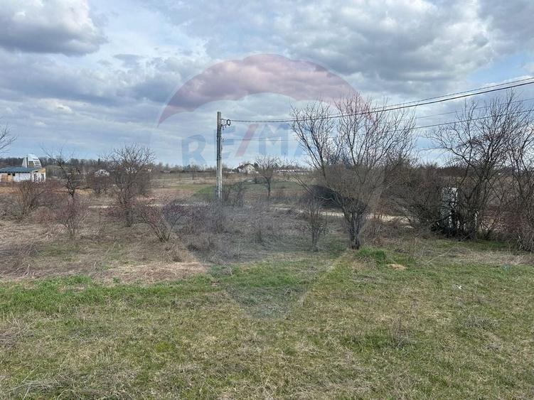 Teren Construcții intravilan de 700 mp, în Izvorani