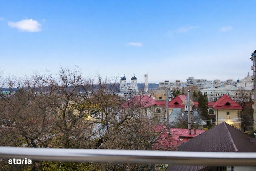 Apartament cu 3 camere în Centru Civic