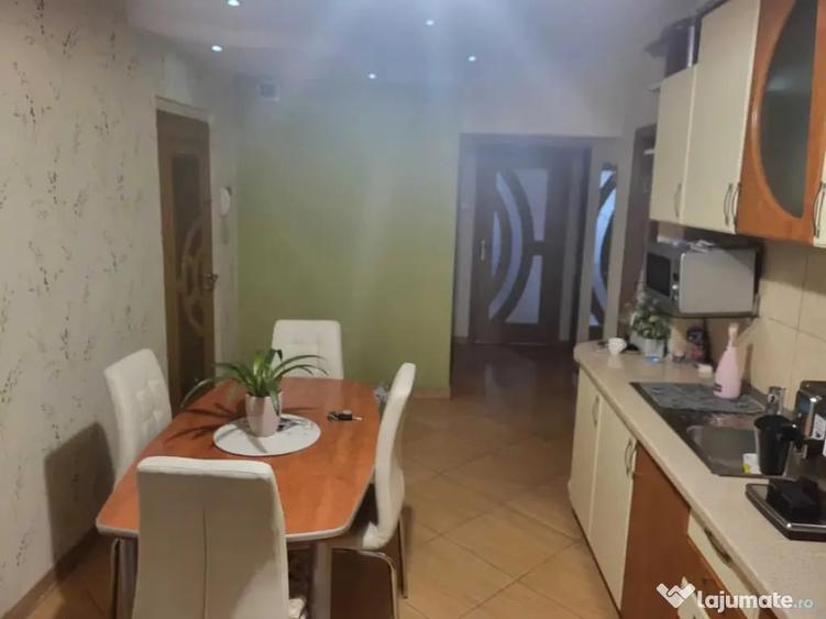 Apartament cu 3 camere decomandat în Mărăști