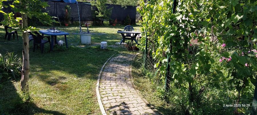 Casă cu 2 camere cu Teren 1600 Mp în Central