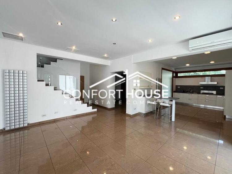 Duplex cu 5 camere cu Piscina în Iancu Nicolae