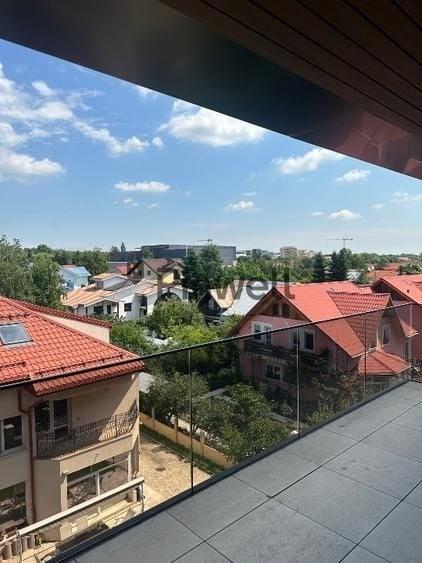 Apartament cu 3 camere decomandat, mobilat în Central