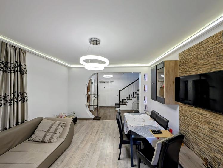 Duplex cu 4 camere cu Canalizare în Florești