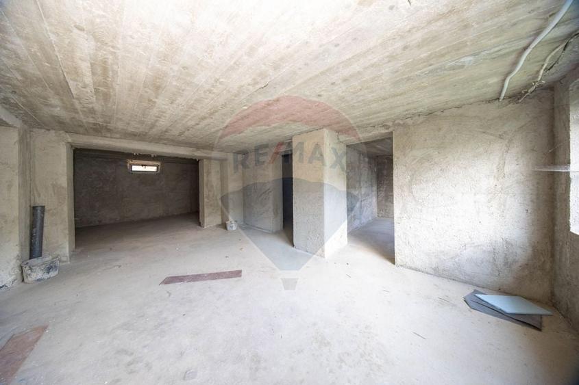 Casă individuală cu 8 camere cu Teren 622 Mp în Moieciu de Jos
