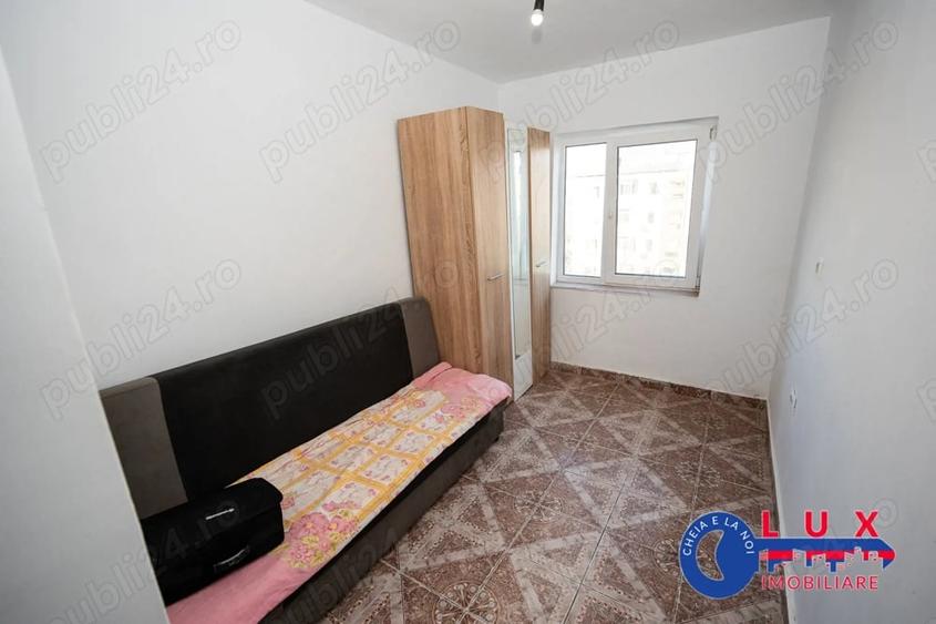 Garsonieră decomandată în Vest