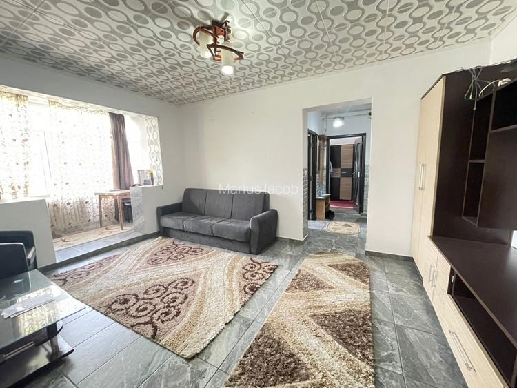 Apartament 3 camere-60 mp-Etaj 1-Podu Ros