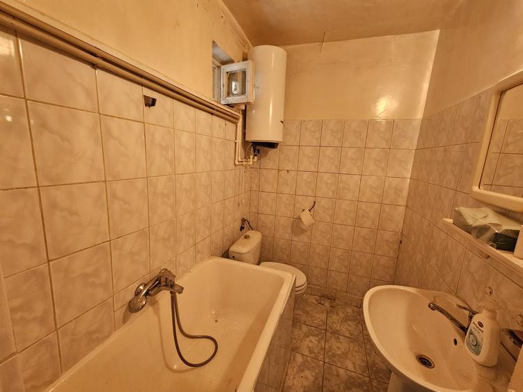 Spatiu Central,  Demisol Parter si Etaj - Pret 65.000 Euro - 7
