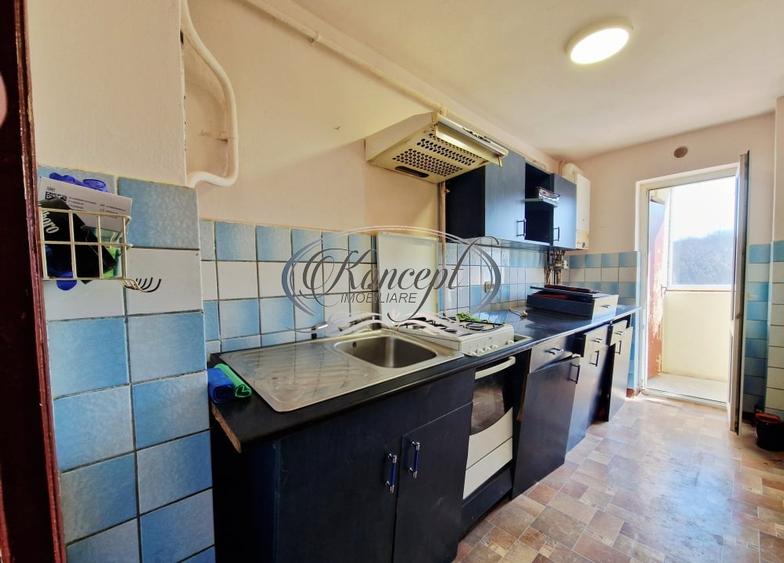 Apartament cu potential, orientare sud-est, 2 balcoane, zona Parang - 9