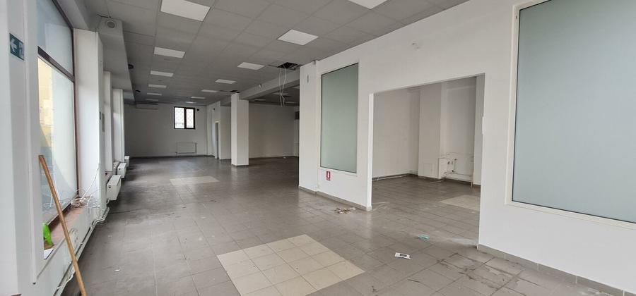 Inchiriez spatiu comercial situat in Strand, in zona de blocuri, suprafata 188m - 9