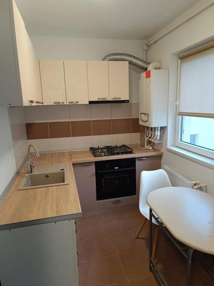 Inchiriez garsoniera - 2