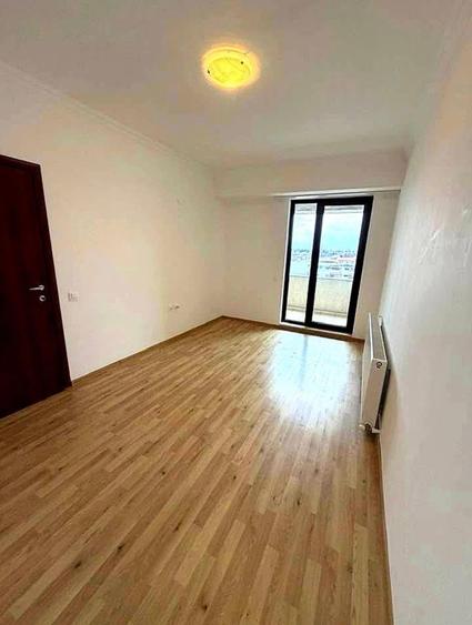 Apartament cu 3 camere decomandat în Km 4-5