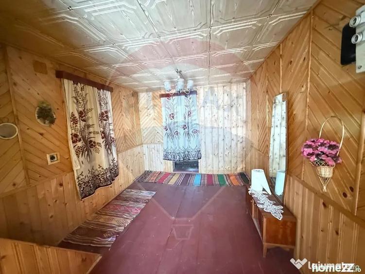 Casă cu 4 camere cu Teren 694 Mp în Central