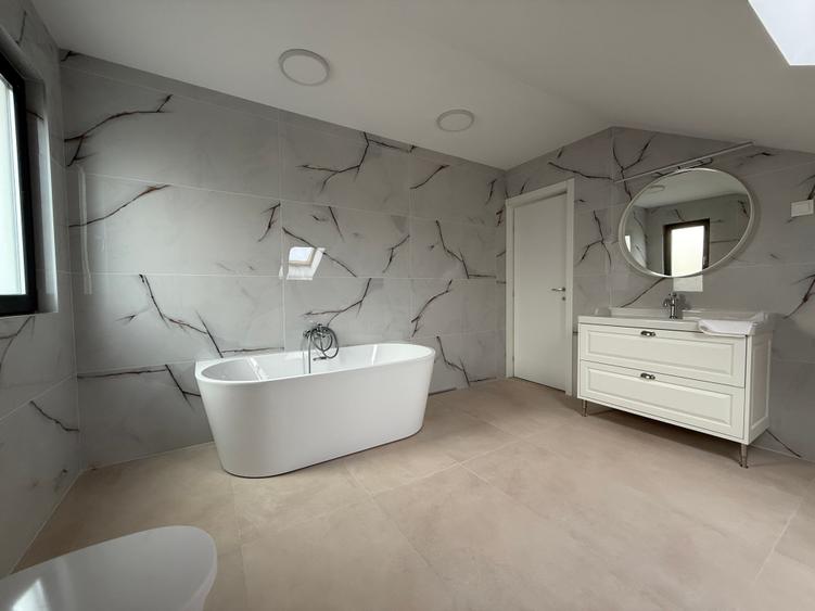 Vilă contemporană , finalizată în 2024, situată pe o stradă privată. - 9