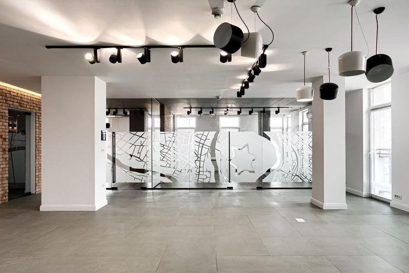 De închiriat - Spațiu ultracentral de birouri în Arad cu parcare - 1