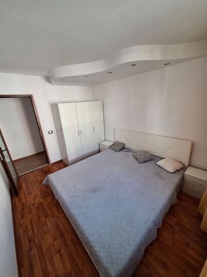 Inchiriez apartament 3 camere! - 1