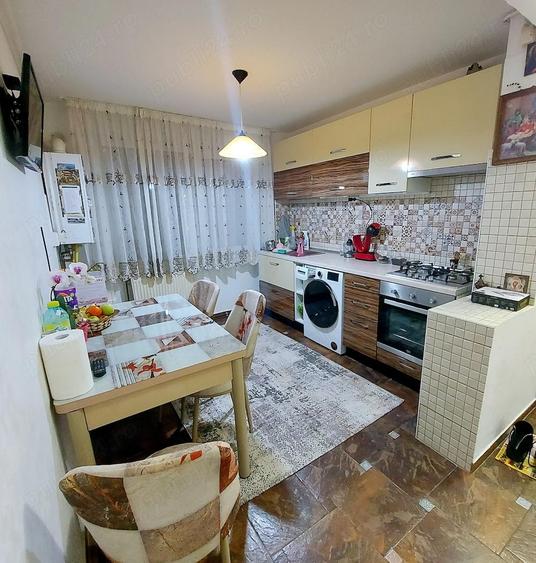 Vand apartament 3 camere decomandat - 7