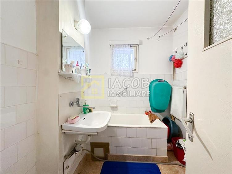 3 camere decomandate, 22 Decembrie - 13